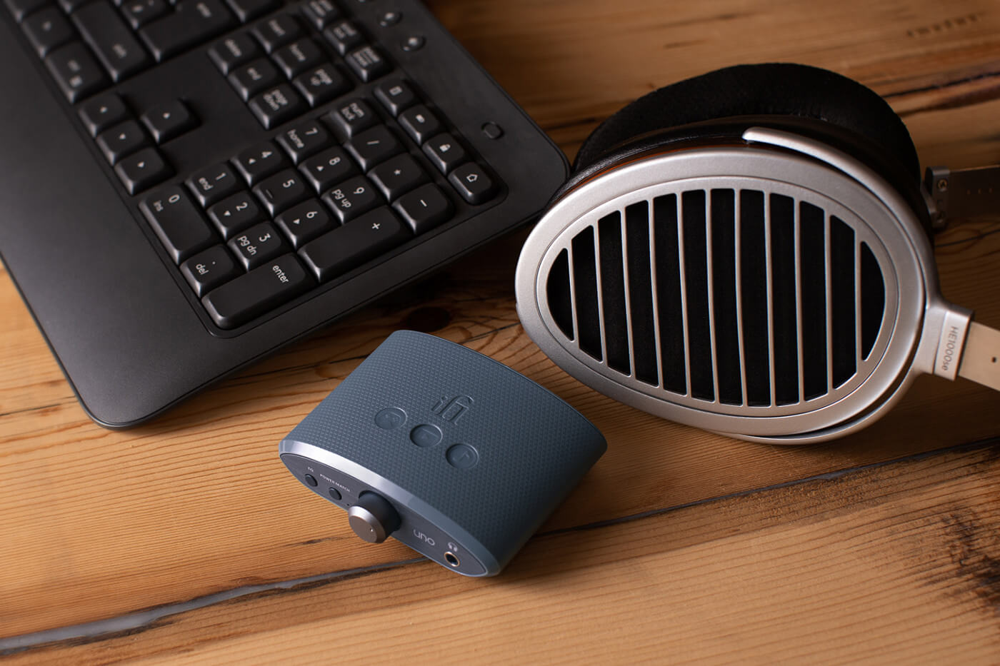 iFi Audio Uno entry-level budget desktop dac and headphone amplifier