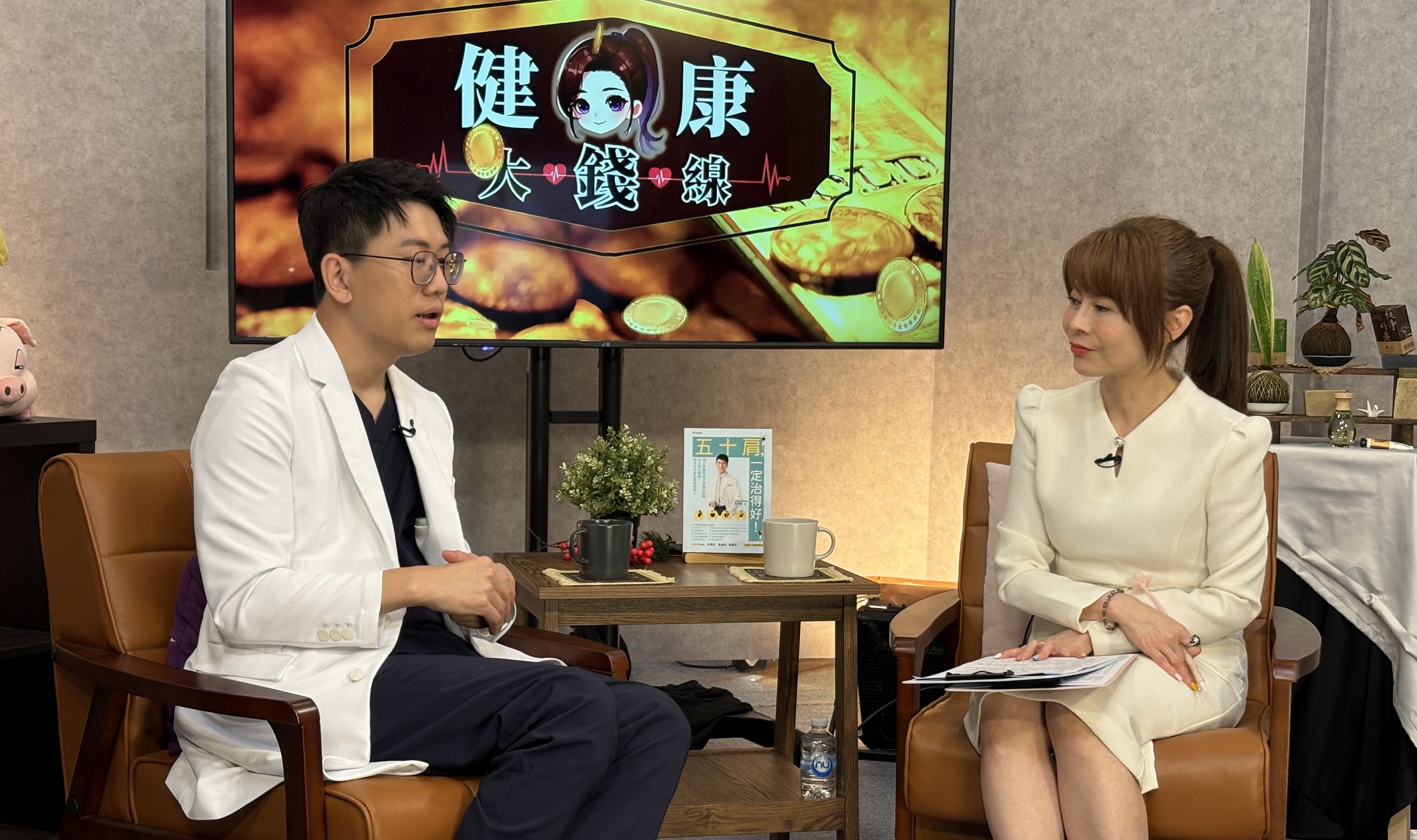 徐子恆醫師（左）直言疼痛處理最重要的，是要找出真正的疼痛源頭。（圖／好好聽提供）