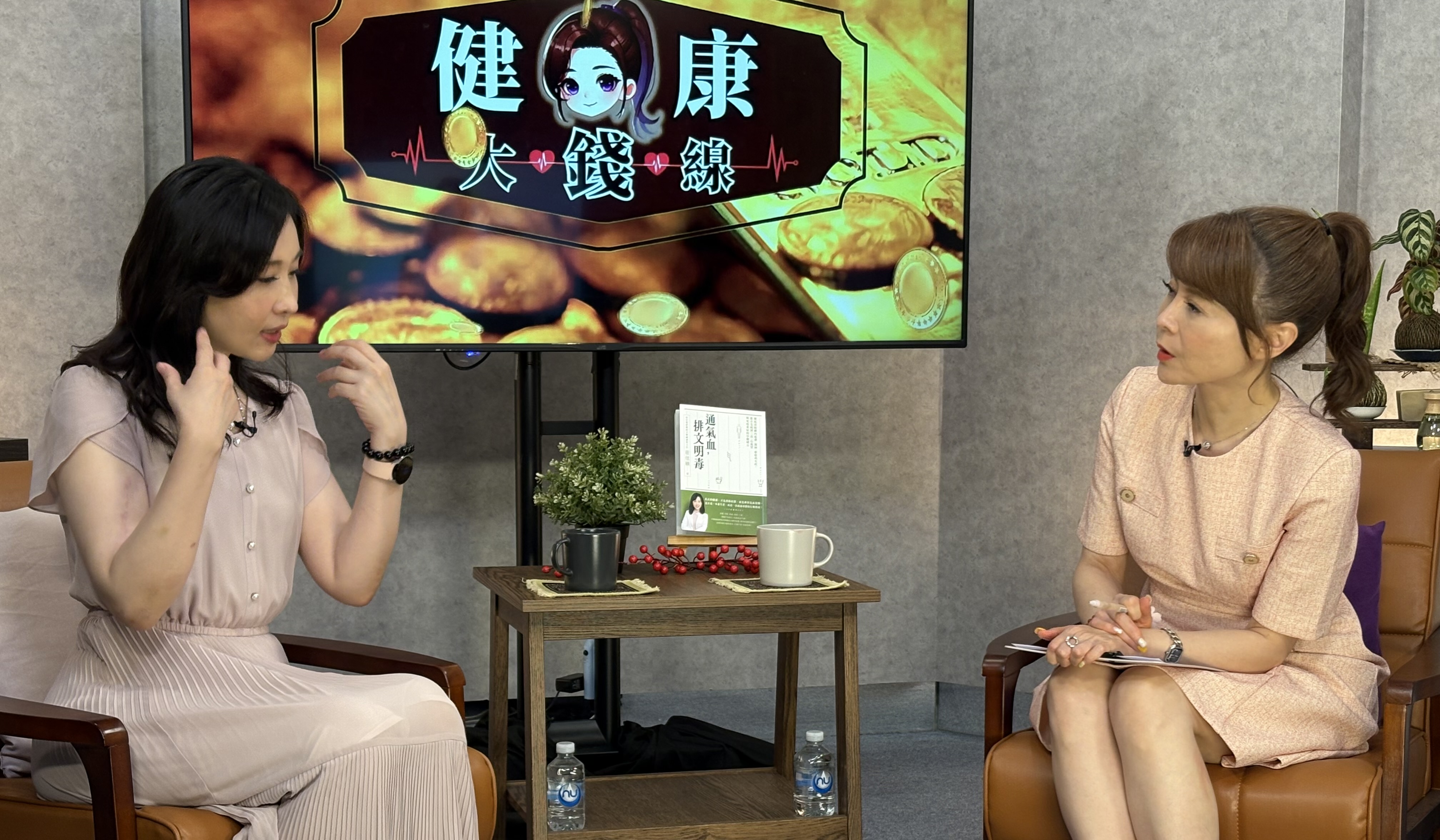 莊佳穎醫師（左）上節目探討現代人常見的「文明毒」。（圖／AI生成）