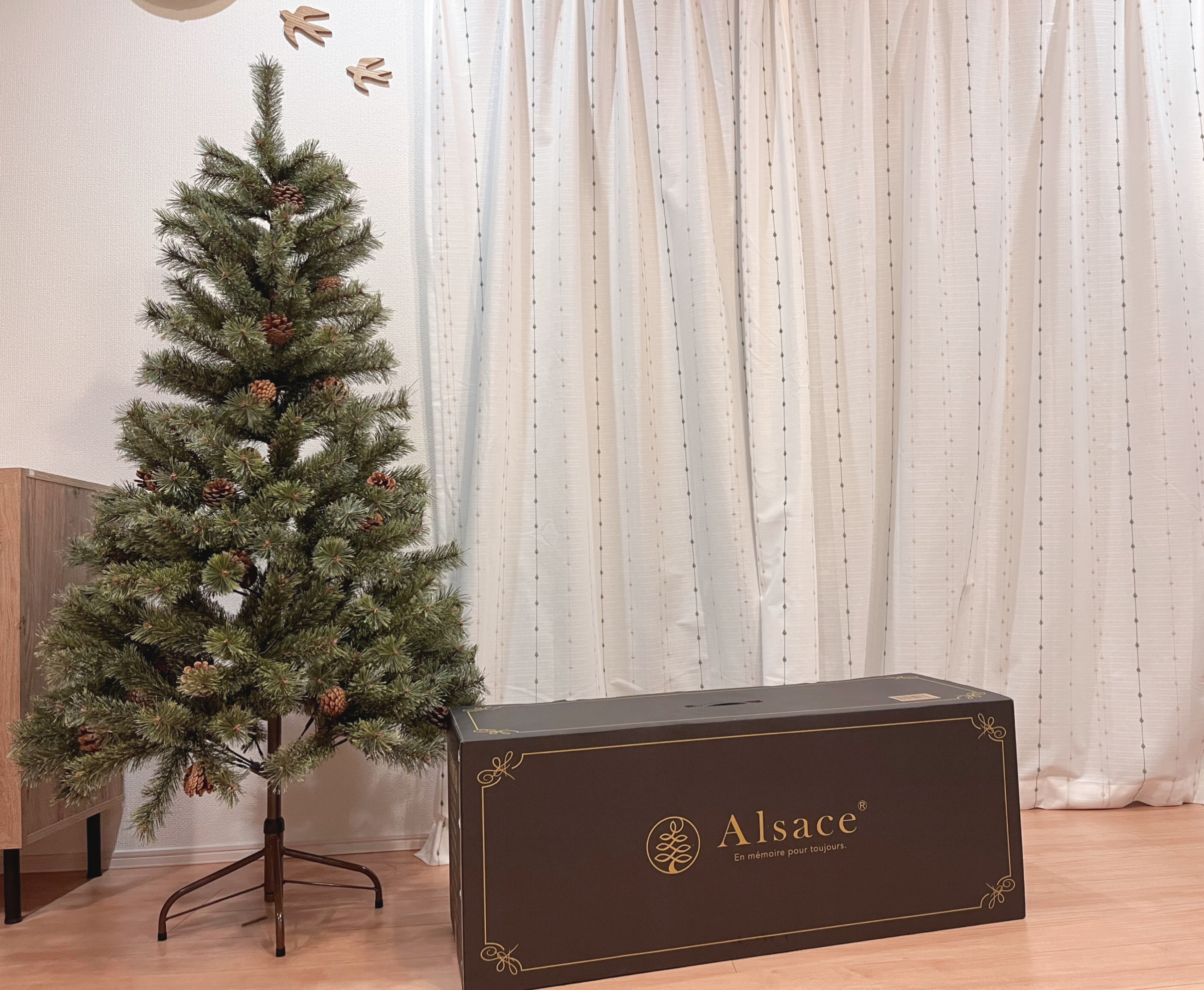 楽天市場】Alsace(R)公式【デイリーランキング98日連続1位】予約 クリスマスツリー 150cm 豊富な枝数 2022ver. 樅 高級 ドイツトウヒ ツリー オーナメント なし アルザス ツリー Alsace おしゃれ ヌードツリー 北欧風 まるで本物 スリム 組み立て5分 散らからない ... 楽天市場】Alsace(R)公式【デイリーランキング98日連続1位】予約 クリスマスツリー 150cm 豊富な枝数 2022ver. 樅 高級 ドイツトウヒ ツリー オーナメント なし アルザス ツリー Alsace おしゃれ ヌードツリー 北欧風 まるで本物 スリム 組み立て5分 散らからない ...