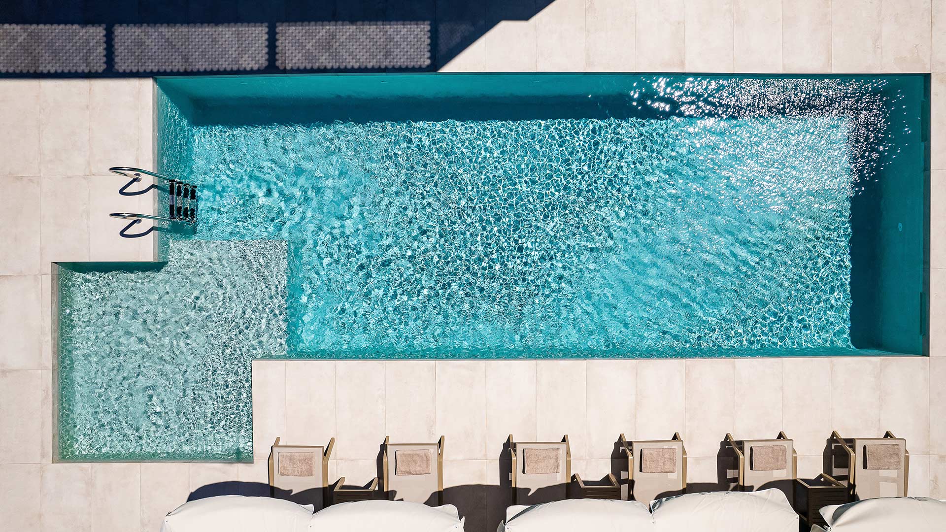 Panoramic photo of the outdoor pool