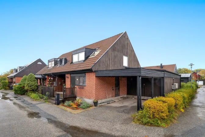 Semi-detached/terraced, 6 rooms, 146 m² in Näsbypark