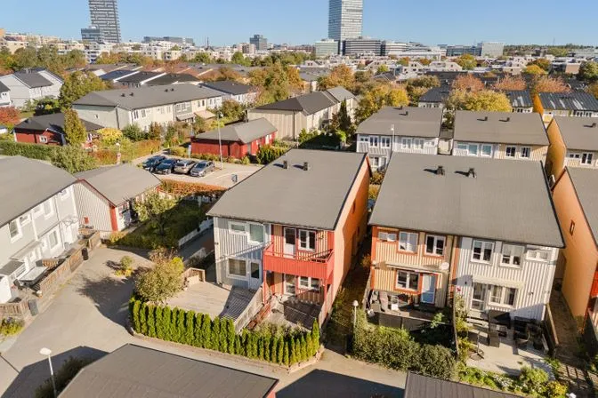 Semi-detached/terraced, 3 rooms, 89 m² in Kista