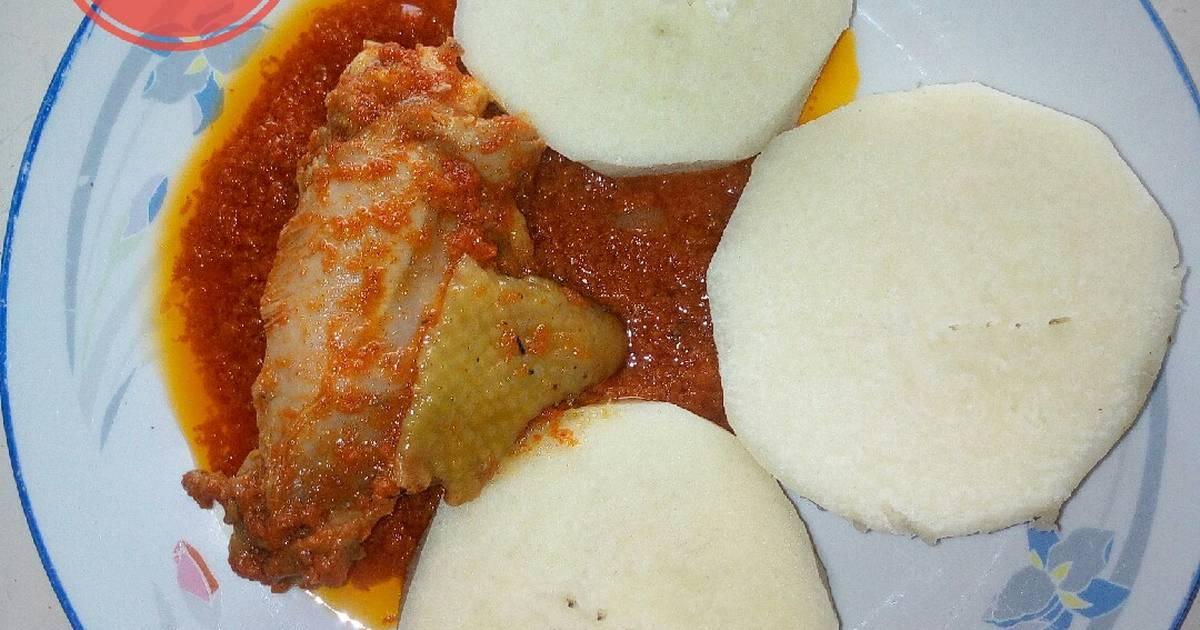 Tomato Stew with Chicken with Boiled Yam