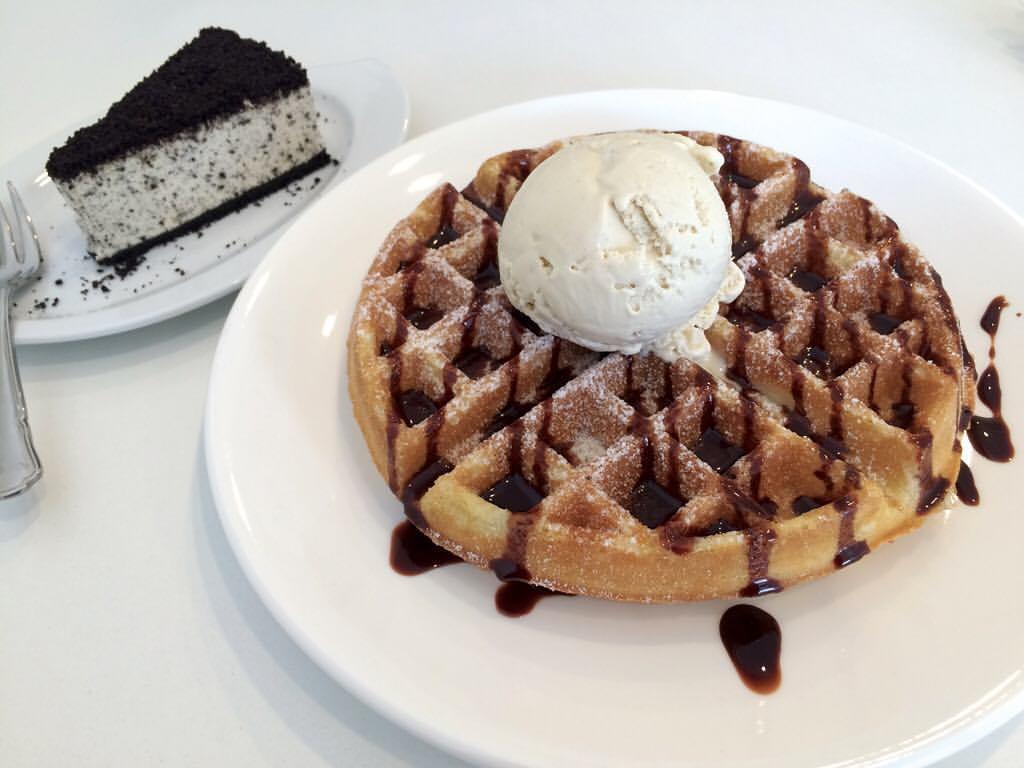 Creamy Waffles with ice cream