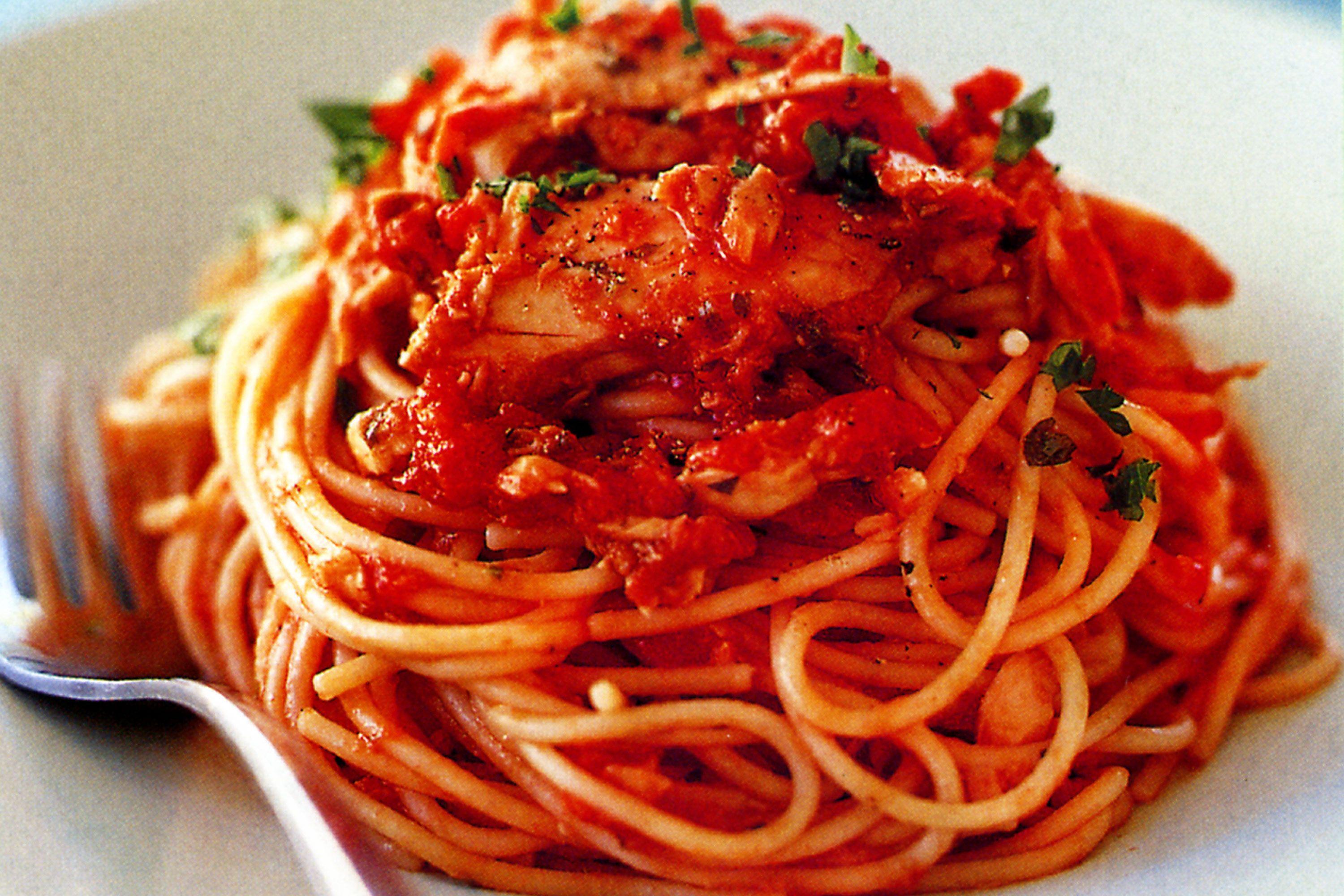 Spaghetti tuna in tomato sauce