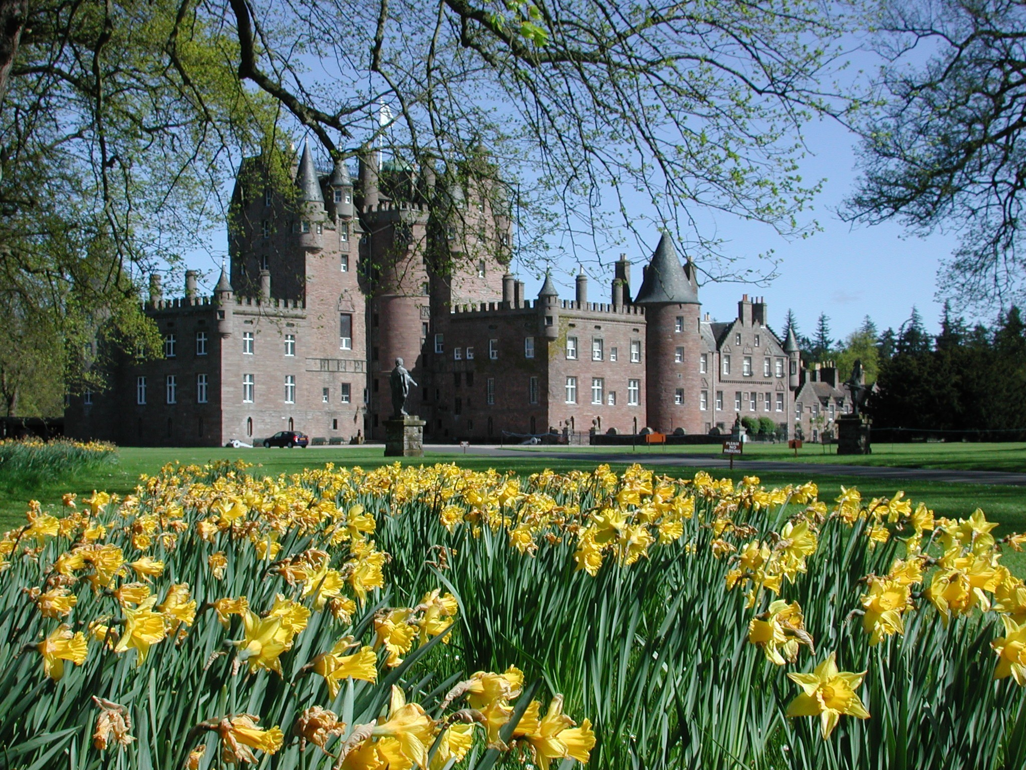 Day Trips from Edinburgh: The Best Historic Houses & Castles