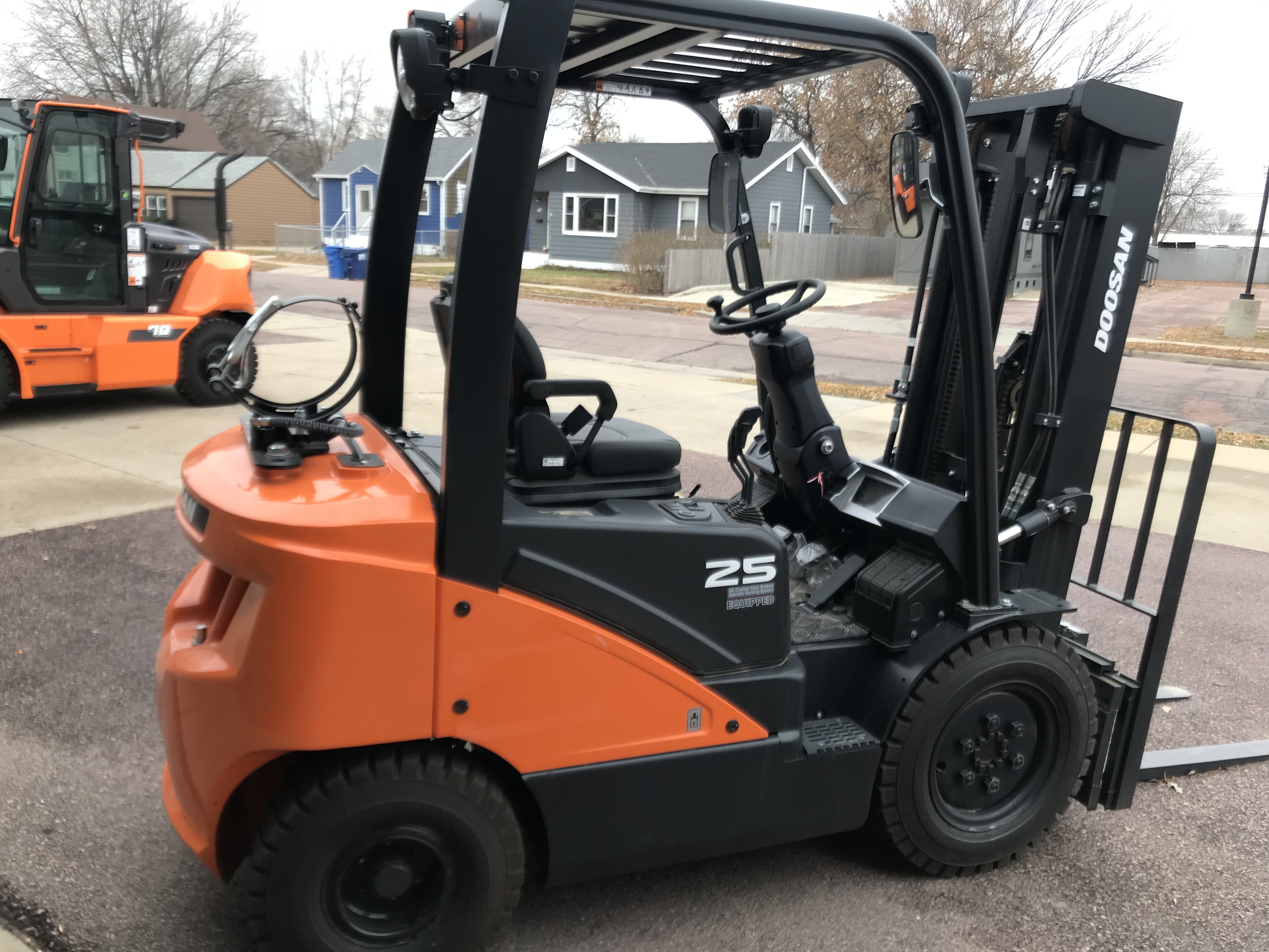 Primary display photo for DOOSAN G25E-7DF IC Pneumatic Tire