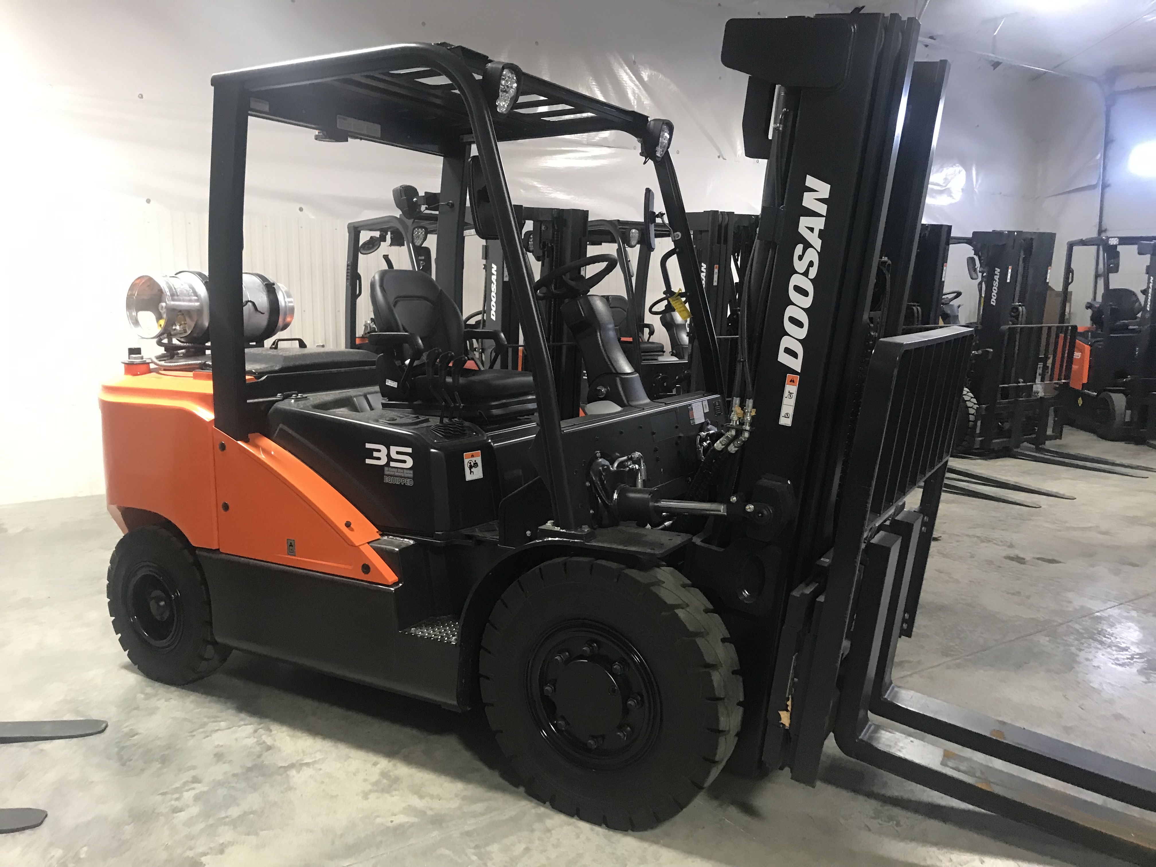 Primary display photo for DOOSAN G35S-7 IC Pneumatic Tire