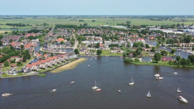 Lucht video van het stadje Heeg in Friesland Nederland