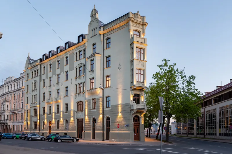 The HIDE building on Noliktavas iela on a spring evening