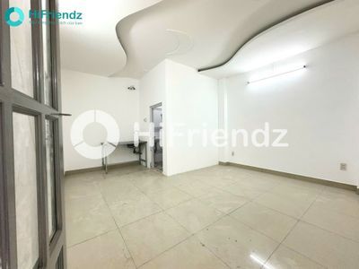 Studio · 102 6