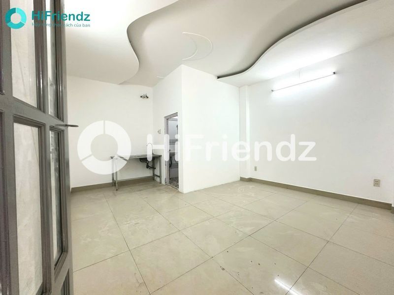 Studio · 102 6