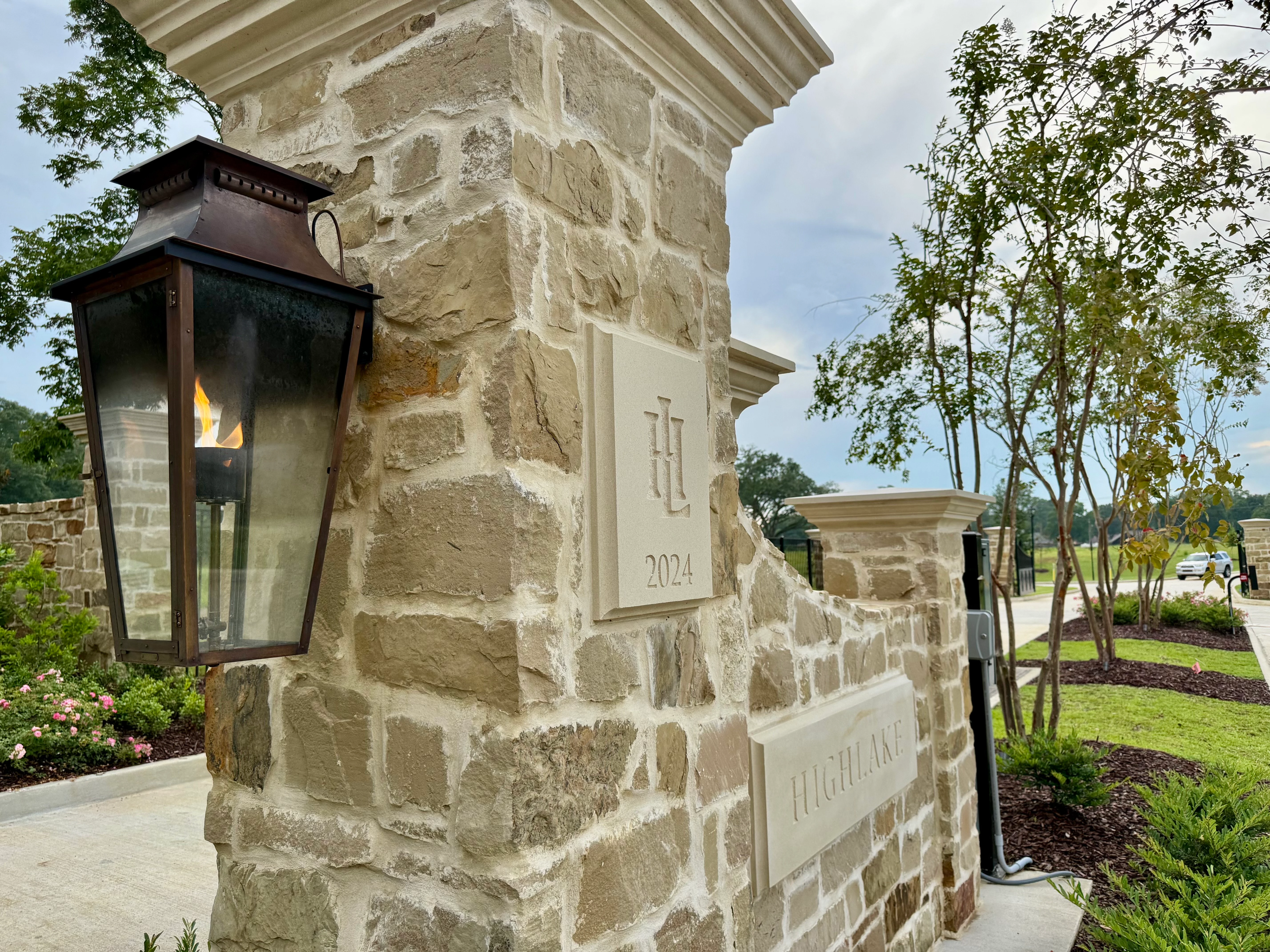 Entrance signage at the Highland Road approach to Highlake