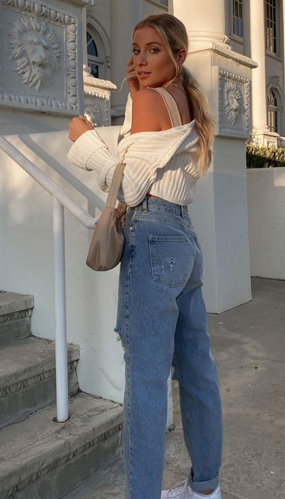 knit top for summer paired with comfy jeans