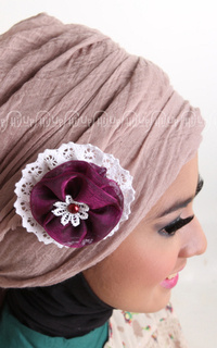 Brooch Magenta Flower