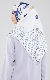 Hijab Motif Anyelir Scarf