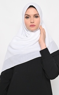 Plain Scarf Hijab Segi 4 Lasercut Voal Gucci 