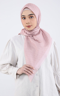 Hijab Motif The Tapis Square - Peach