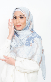 Printed Scarf Hijab Segi Empat Maxmara Ultimate Lasercut Ifrane Blue