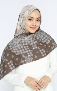 Printed Scarf Hijab Segi Empat  Maxmara Ultimate Lasercut Jasmine Brown