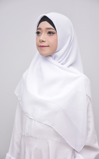 Hijab Polos Bella Square Hijab Scarf Syari Segi Empat White