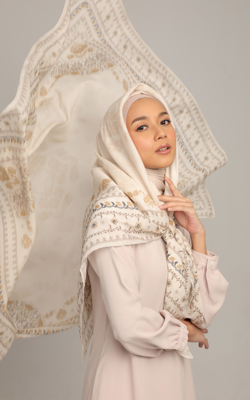 Printed Scarf - Diario x Nagita Slavina - Hijab Wanita Vienna Series For Hijup Antique White - Antique White