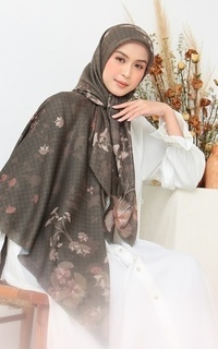 Hijab Motif Golden Ginko Series - Carob Brown