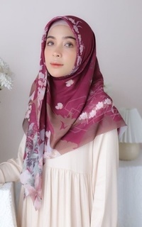 Hijab Motif Hijabwanitacantik - Segiempat Fresia Scarf | Bahan Icy Voal | Hijab Lasercut
