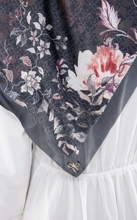 Printed Scarf Janna Ink (Voal Square) Black-429010