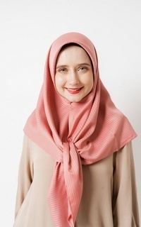 Jilbab yang cocok untuk baju warna lilac