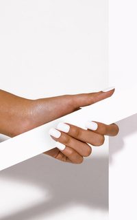 Beauty White Dignity - Spot On Manicure
