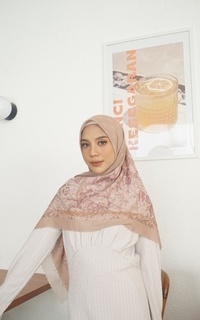 Hijab Motif ZAHWA SCARF GOLD