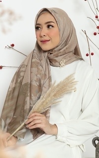 Hijab Motif HESSYA X RICHA ISKAK "CORDELIA SERIES" COFFEE