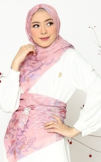 Hijab Motif HESSYA X RICHA ISKAK "CORDELIA SERIES" PINK