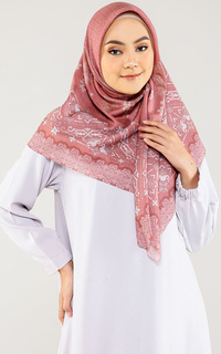 Hijab Motif Jazima Coral (Voal Square)