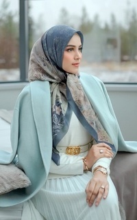 Hijab Motif Disney's Frozen Buttonscarves Voal Square - Mirage