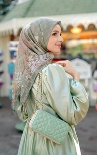 Hijab Motif The Dream Park Voal Square - Clover