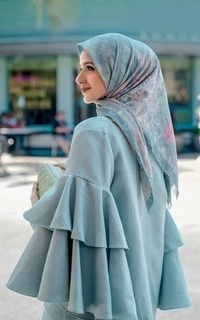 Hijab Motif The Dream Park Voal Square - Jade