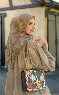 Hijab Motif The Dream Park Voal Square - Cinnamon