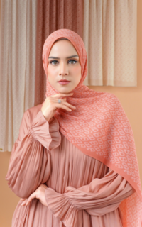 Pashmina Tapis Pleated Shawl - Coral