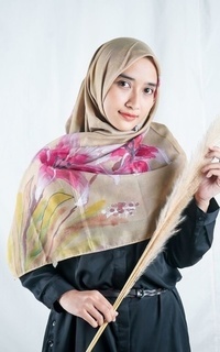 Hijab Motif Blooming Lily Voal Hijab