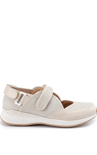 Sepatu Kaninna CELINE Women Slip On in Beige Beige-508532