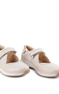 Sepatu Kaninna CELINE Women Slip On in Beige Beige-508533