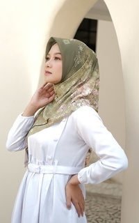 Hijab Motif Turkuaz Reborn Signature Square Voile Scarf Hijab Segi Empat Matcha Green