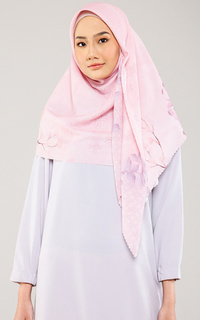 Hijab Motif Negin Peach Scarf