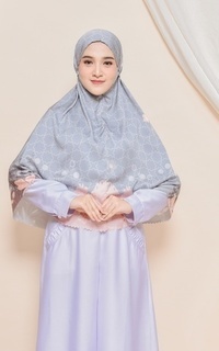 Hijab Motif Reava Bergo in Hello Grey