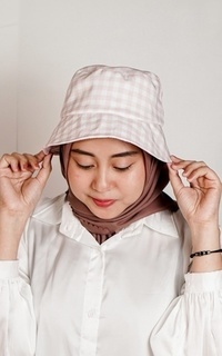 Ikat Rambut Bucket Hat Checkred Nude