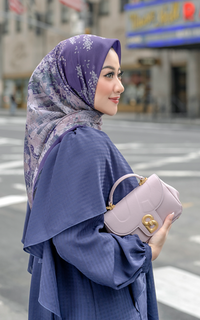 Hijab Motif New York 3 Courage Voile Square - Financial District