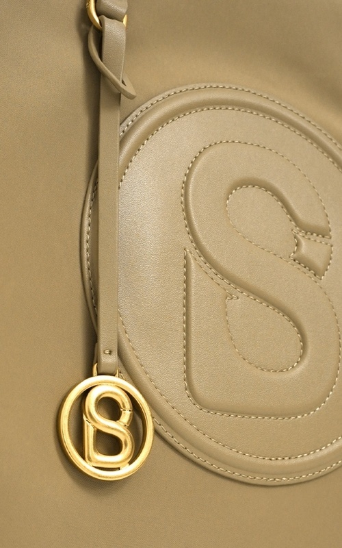 Buttonscarves Gelar Instalasi Pop Up untuk Meriahkan Peluncuran Tas Ikonis  'Aaliya Tote Bag' - Beauty Journal